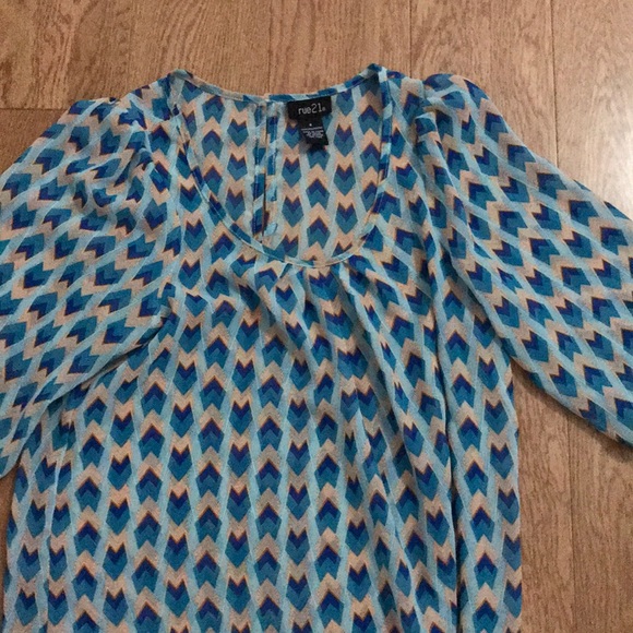 shirt - Picture 2 of 3